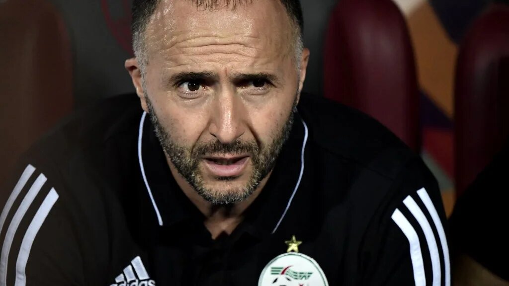 Le sélectionneur de l’équipe algérienne Djamel Belmadi se « rejouit » de voir les spectateurs à nouveau autorisés à entrer dans les stades à l’occasion du match contre le Burkina Faso, mardi 16 novembre (AFP/Javier Soriano)