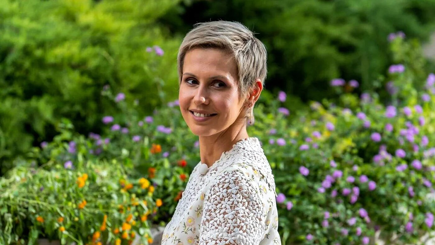 Une photo distribuée par la page Facebook de la présidence syrienne, le 3 août 2019, montre la première dame Asma al-Assad. La première dame syrienne a annoncé dans une interview télévisée qu’elle était « totalement » guérie du cancer du sein après un an de traitement
