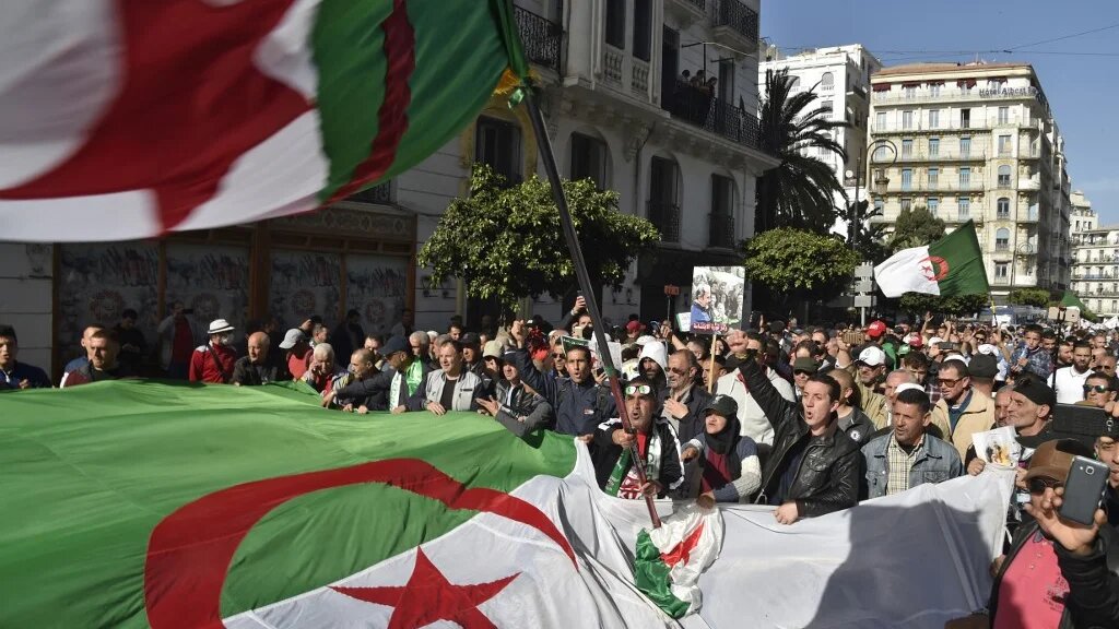 RAJ avait rejeté les accusations des autorités, « basées essentiellement sur les activités publiques de l’association durant le hirak » (AFP/Ryad Kramdi)