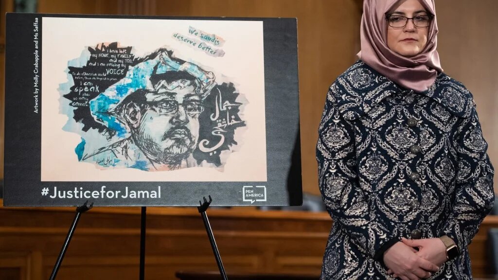 Hatice Cengiz assiste à une conférence de presse pour demander à l’administration Trump de divulguer les détails du meurtre de Jamal Khashoggi, à Washington DC, le 3 mars 2020 (AFP)