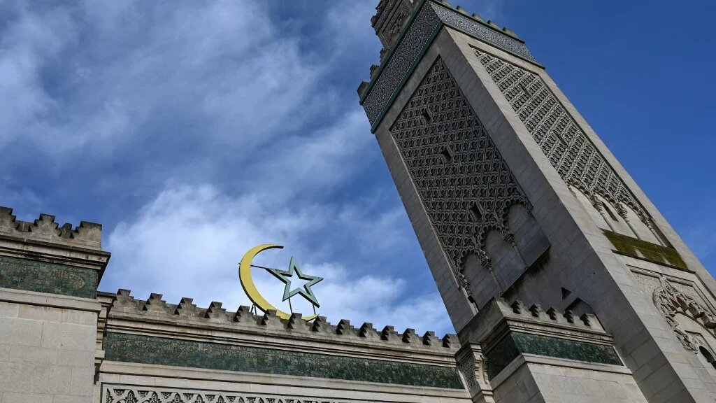Les enquêteurs français soupçonnent le renseignement marocain de vouloir contrôler les représentants officiels de l’Islam de France (AFP/Bertrand Guay)