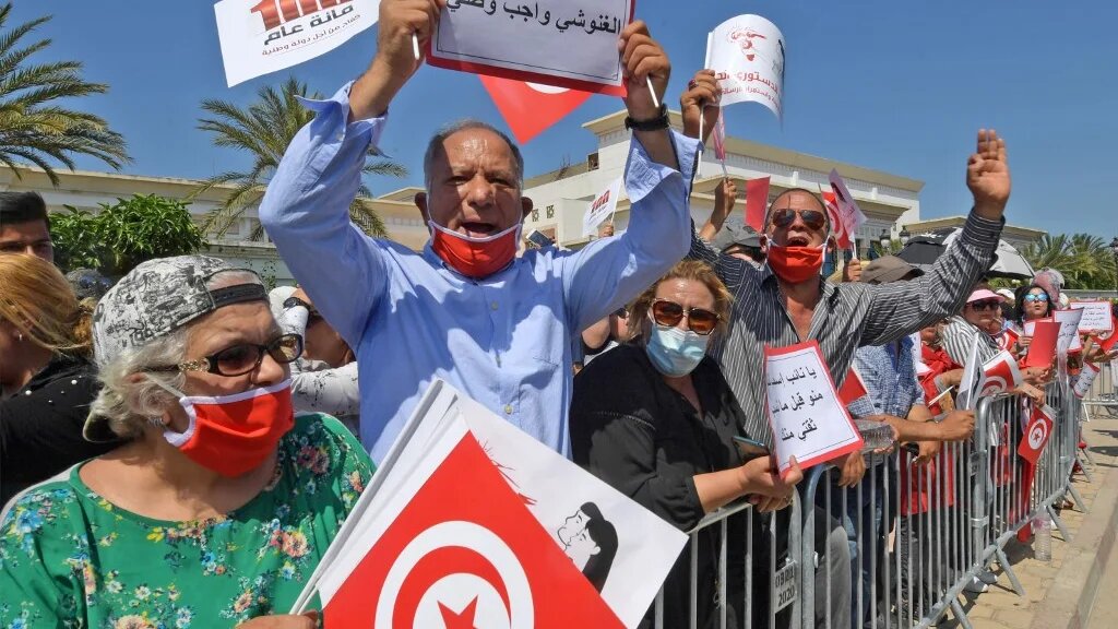 Rassemblement organisé par le Parti destourien libre (PDL) contre Rached Ghannouchi, le président du Parlement, mercredi 3 juin à Tunis (AFP)