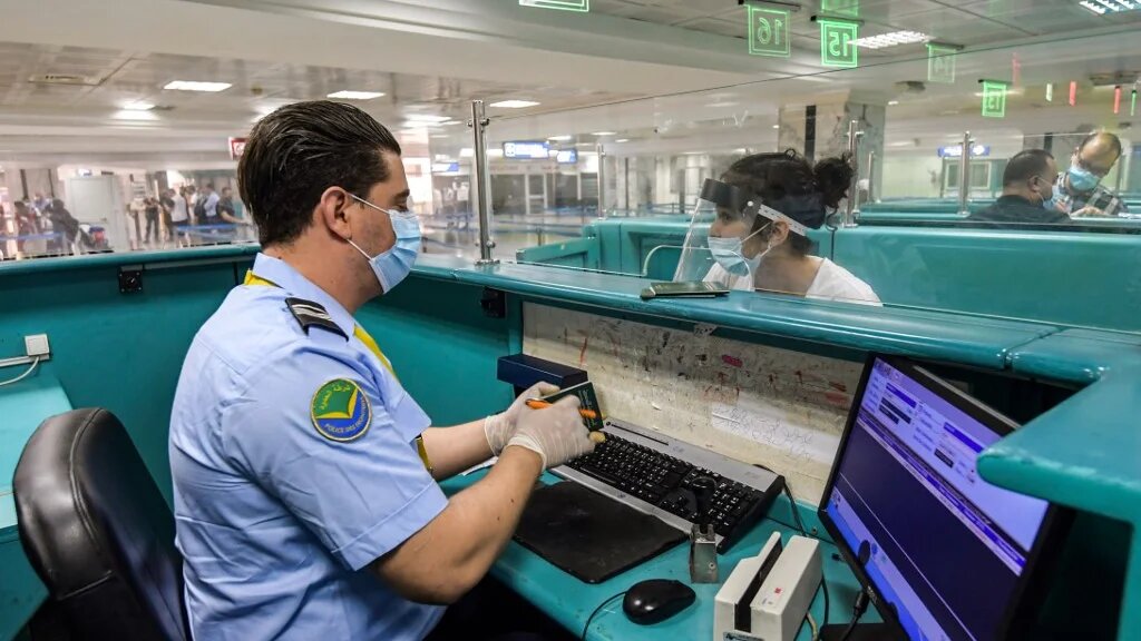 Arrivée d’un vol européen à l’aéroport international Tunis-Carthage, le 27 juin 2020 (AFP)