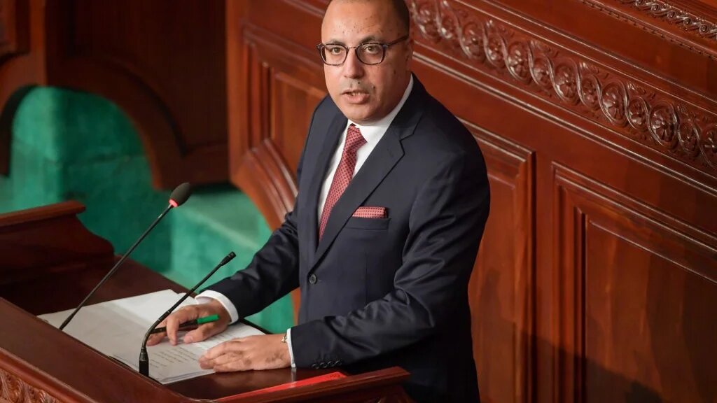 Les députés tunisiens ont approuvé mardi un gouvernement de technocrates mené par Hichem Mechichi (en photo), le second cabinet en six mois, écartant la possibilité d’une dissolution sans pour autant mettre fin aux tensions politiques (AFP)