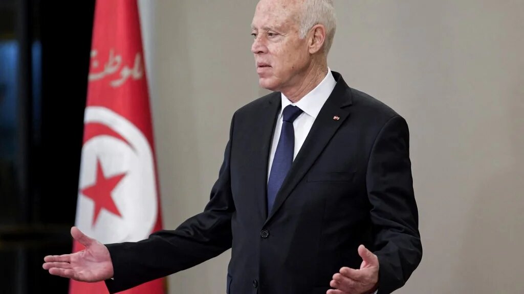 Kais Saied compte s’appuyer sur le questionnaire en ligne, lancé le 15 janvier jusqu’au 20 mars, afin d’élaborer des projets de réformes constitutionnelles (AFP/Fethi Belaid)