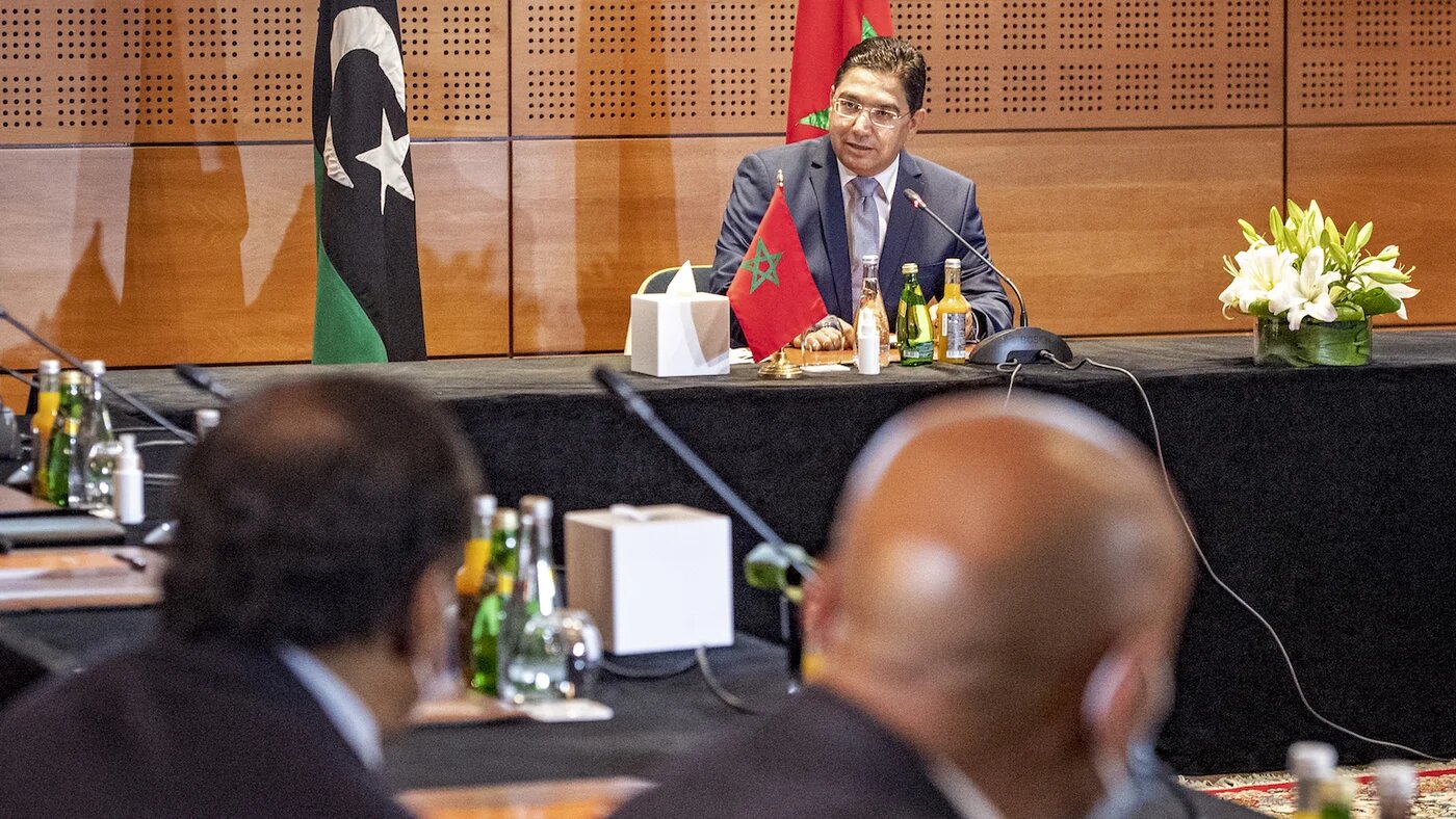 Le ministre marocain des Affaires étrangères, Nasser Bourita, préside la rencontre avec les parties libyennes le 6 septembre 2020 à Bouznika (AFP)
