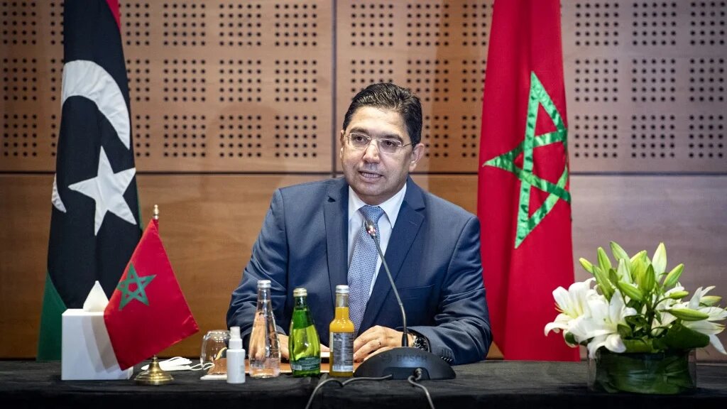 Le ministre marocain des Affaires étrangères, Nasser Bourita, préside la rencontre avec les parties libyennes le 6 septembre 2020 à Bouznika (AFP)