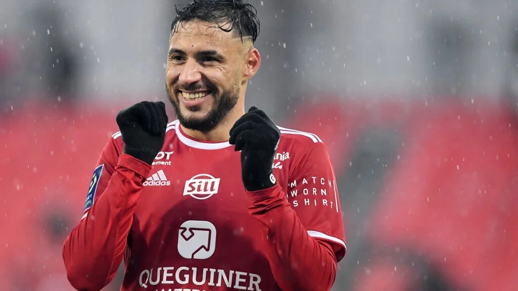 Youcef Belaïli, joueur également de l’équipe nationale d’Algérie, avait rejoint le club brestois début février (AFP/Fred Tanneau)