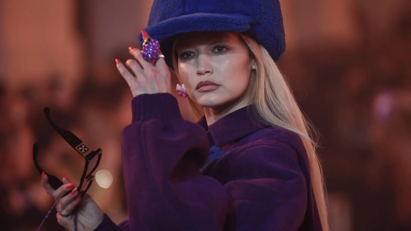 Gigi Hadid a posté dimanche une déclaration dans laquelle elle s’engage à faire don de l’intégralité de ses revenus issus de ses défilés d’automne pour venir en aide aux populations en Ukraine et en Palestine (AFP)