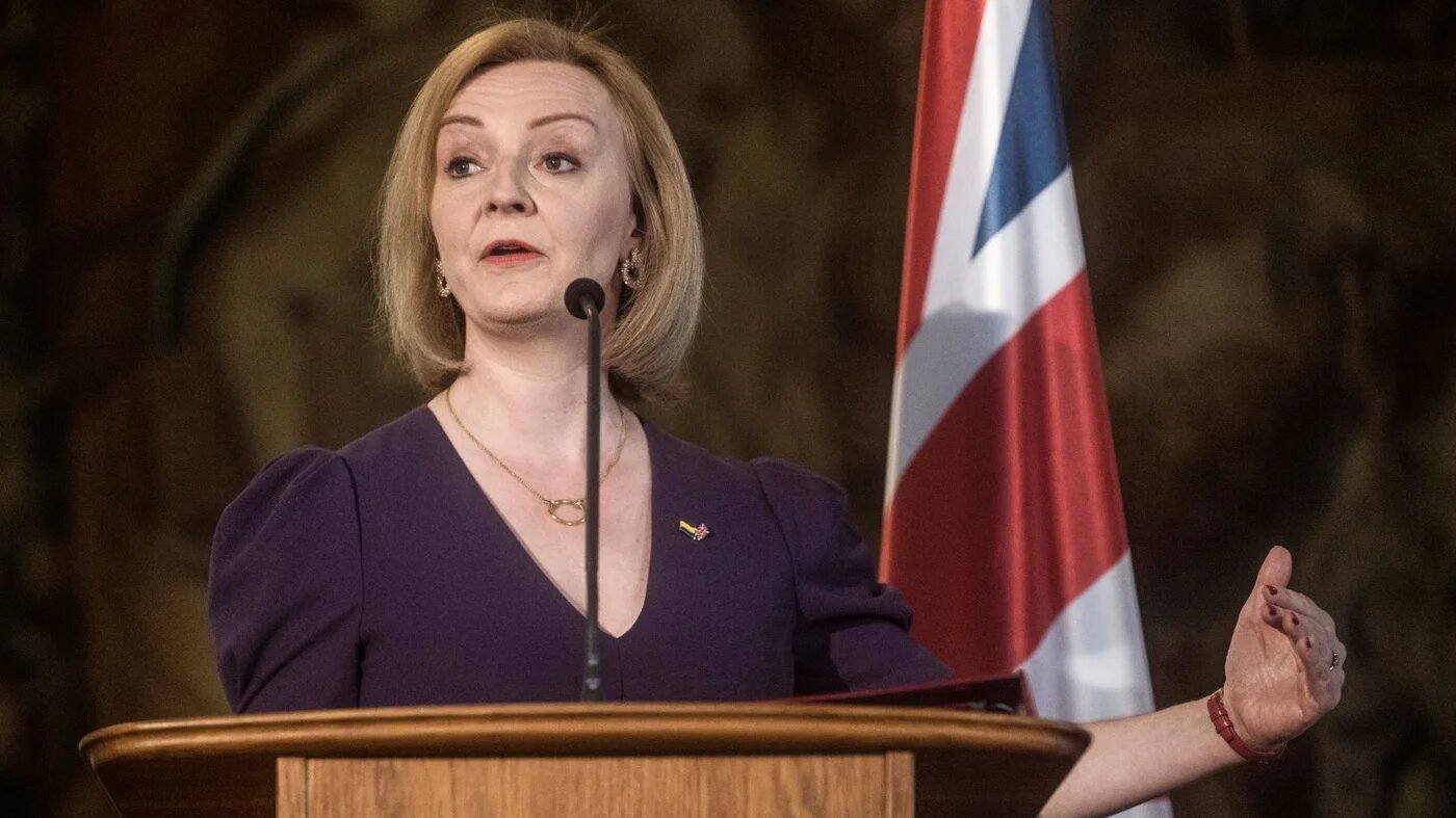 British Secretary for Foreign Affairs Liz Truss attends a joint press conference with her Czech counterpart in Prague, 27 May 2022 (AFP)