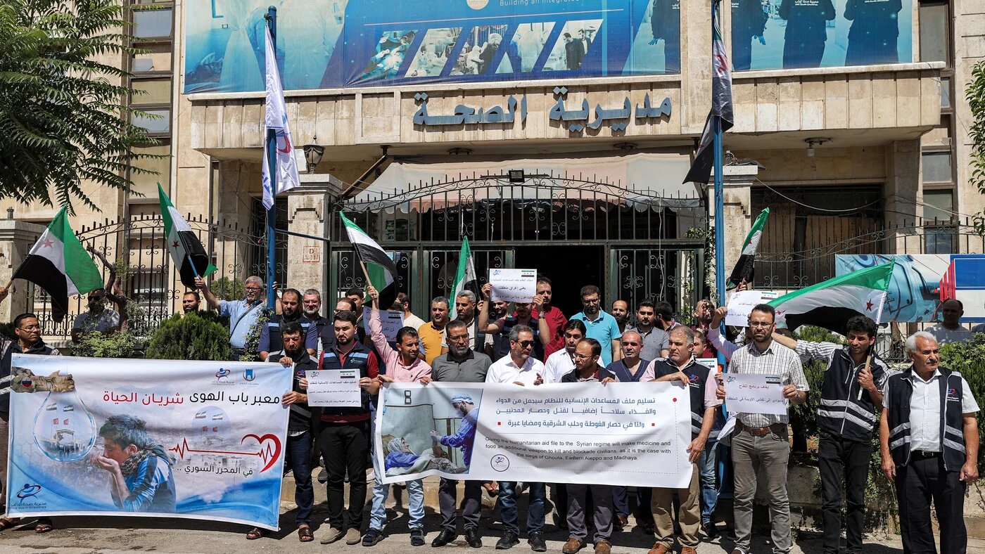 Health workers demonstrate in Idlib
