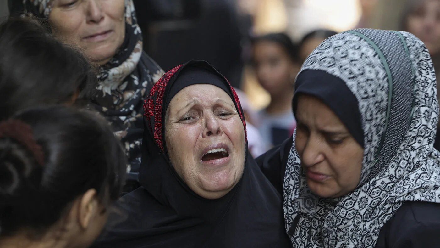 Palestinian women mourning