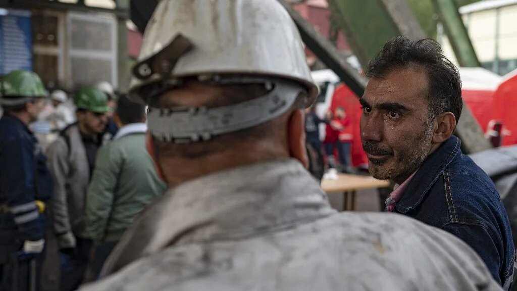 Une photographie montre une vue extérieure de la mine de charbon après une explosion à Amasra, dans la province de Bartin, en Turquie, le 15 octobre 2022 (AFP/Yasin Akgul)