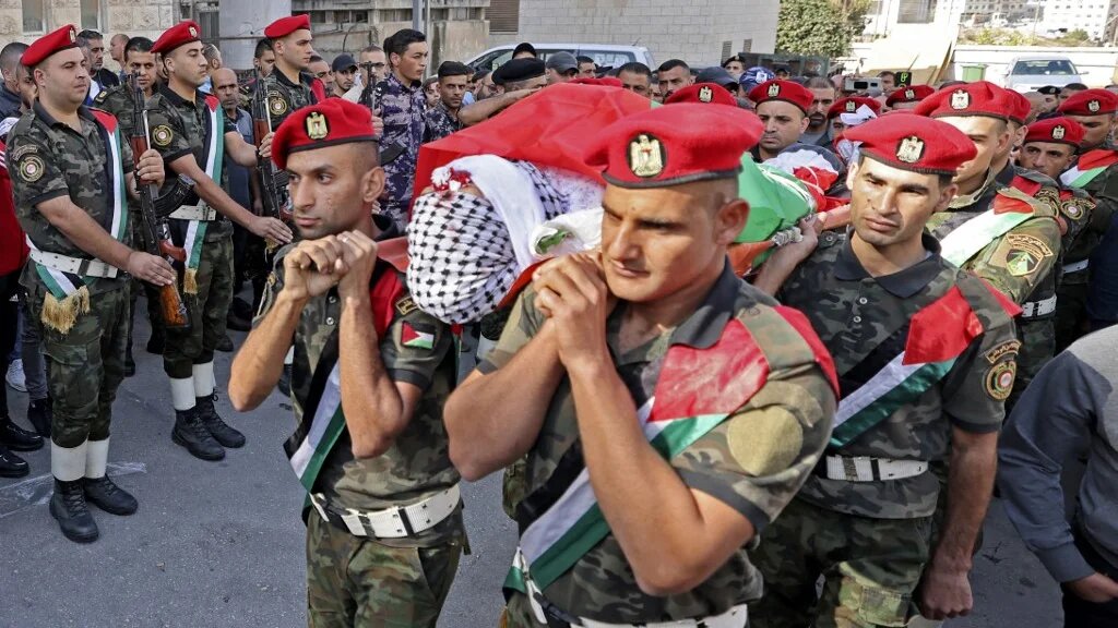 Palestinian security forces carry the body of Imad Abu Rashid, during his funeral in Nablus in the Israeli-occupied West Bank, 28 October 2022 (AFP)