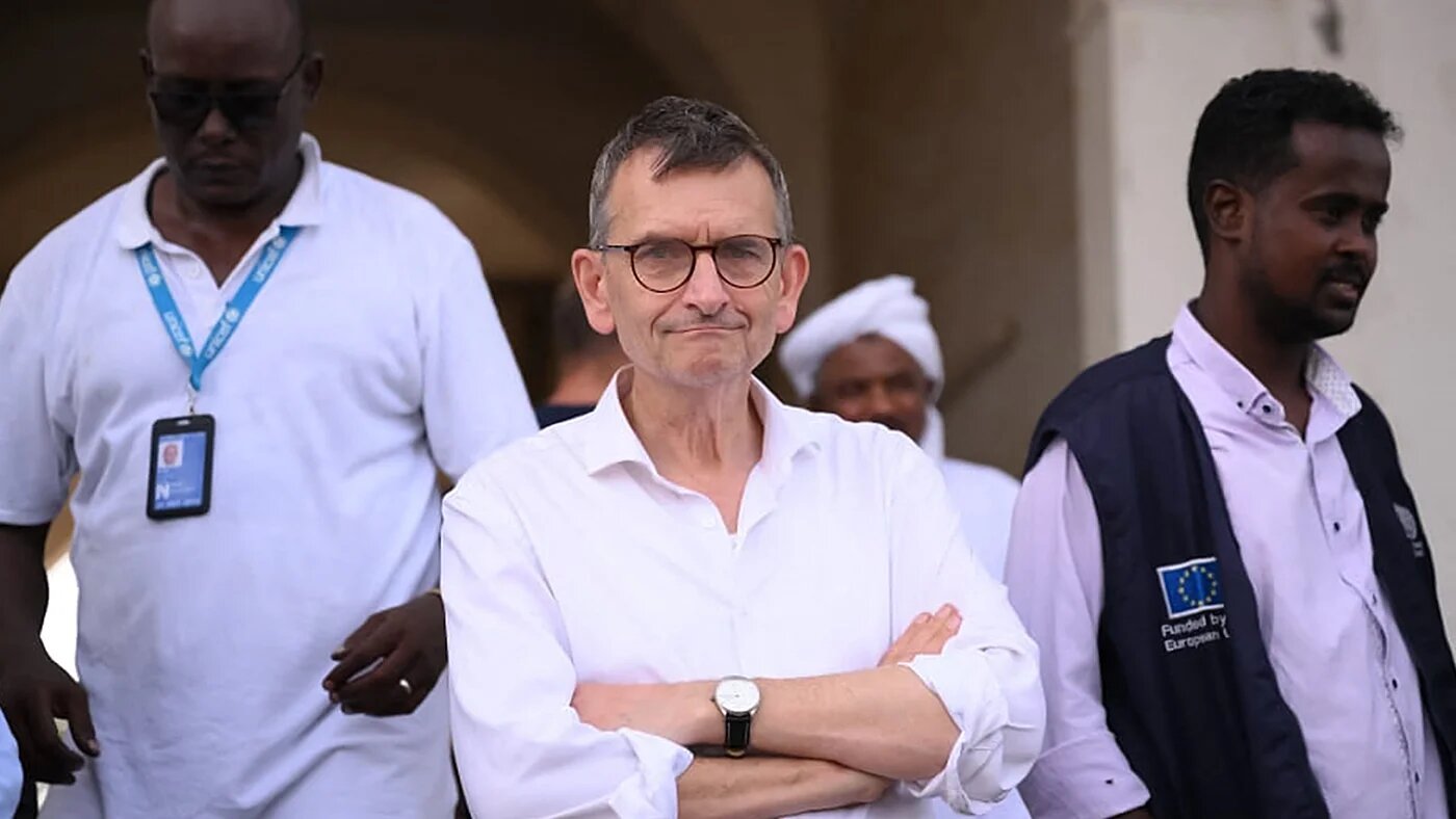 Volker Perthes (C), Special Representative of the United Nations Secretary-General for Sudan and Head of the UN Integrated Transition Assistance Mission in Sudan, oversees the evacuation of internationally-recruited personnel in Port Sudan on April 24, 2023 (AFP)