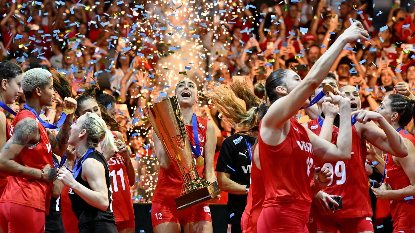 Turkey's team players celebrate their victory after winning the Women's EuroVolley 2023 final volleyball match against Serbia, in Brussels on 3 September 2023 (AFP)