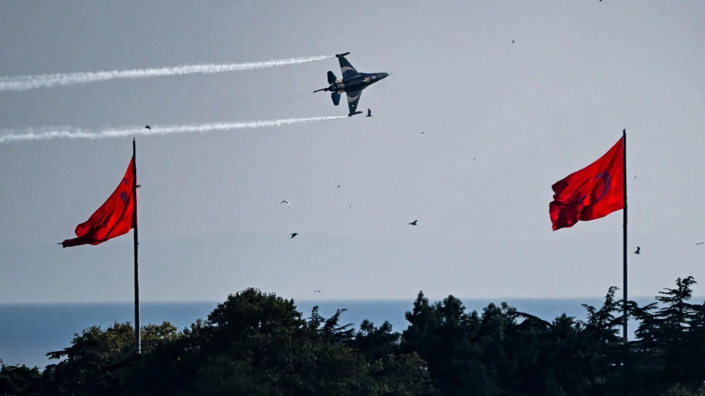 Turkish Air Force (THK) aerobatic team SOLOTURK performs a demonstration flight over Istanbul's Sultanahmet Mosque marking the 102nd anniversary of the Victory Day in Istanbul on 30 August 2024 (Kemal Aslan/AFP)