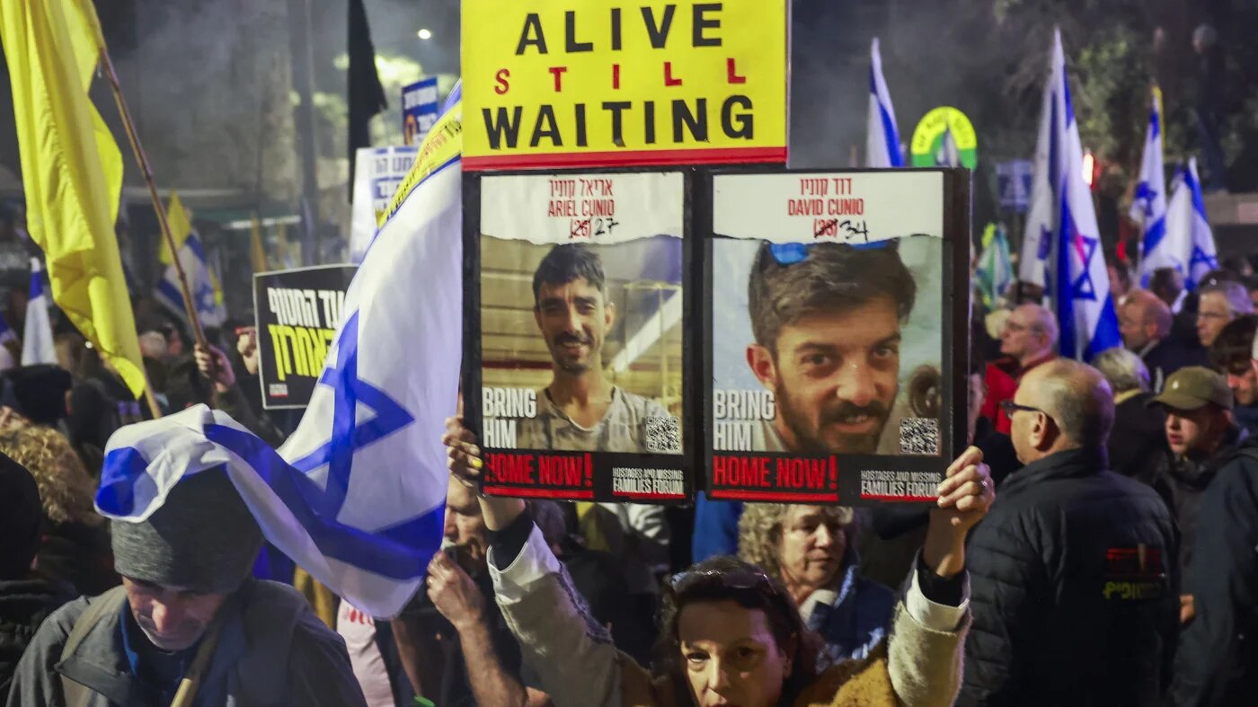 Protest held for Israeli captives in Gaza outside Prime Minister Benjamin Netanyahu's residence in Jerusalem on 2 March 2025 (AFP/Menahim Kahana)
