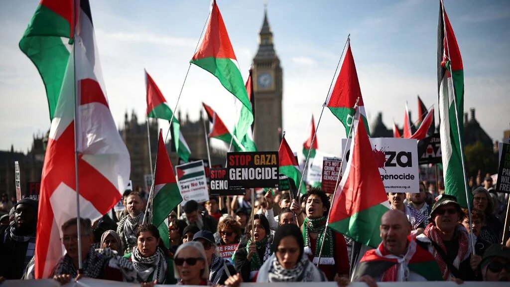 Protesters take part in a march in central London on 11 October 2025 organised by the Palestine Solidarity Campaign (AFP)