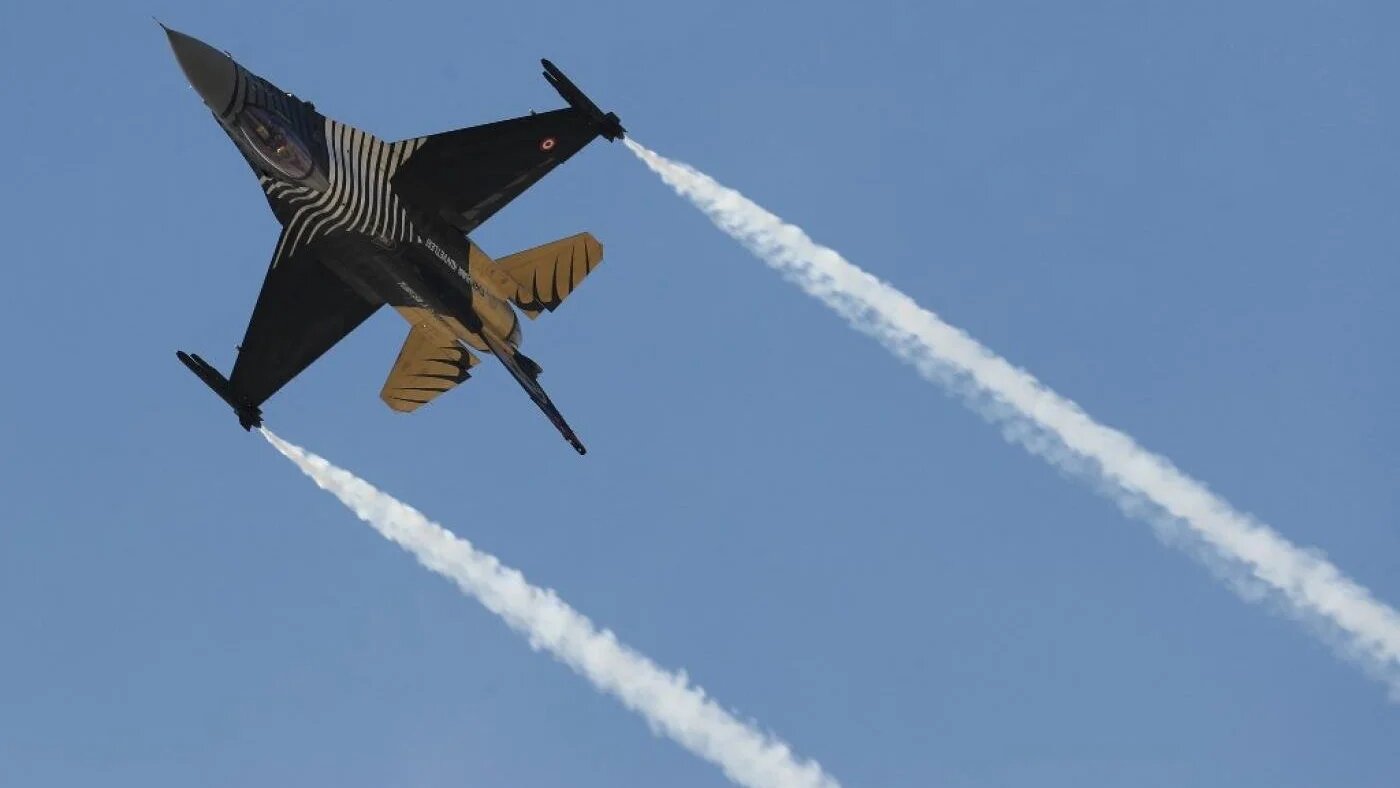 General Dynamics F-16 Solo Turk aerial aerobatic aircraft 