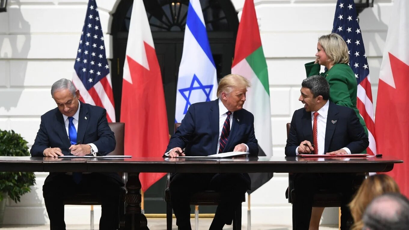 Israeli Prime Minister Benjamin Netanyahu (L)  US President Donald Trump (C) and UAE Foreign Minister Abdullah bin Zayed al-Nahyan (R) participate in the signing of the Abraham Accords at the White House on 15 September 2020 (Saul Loeb/AFP)