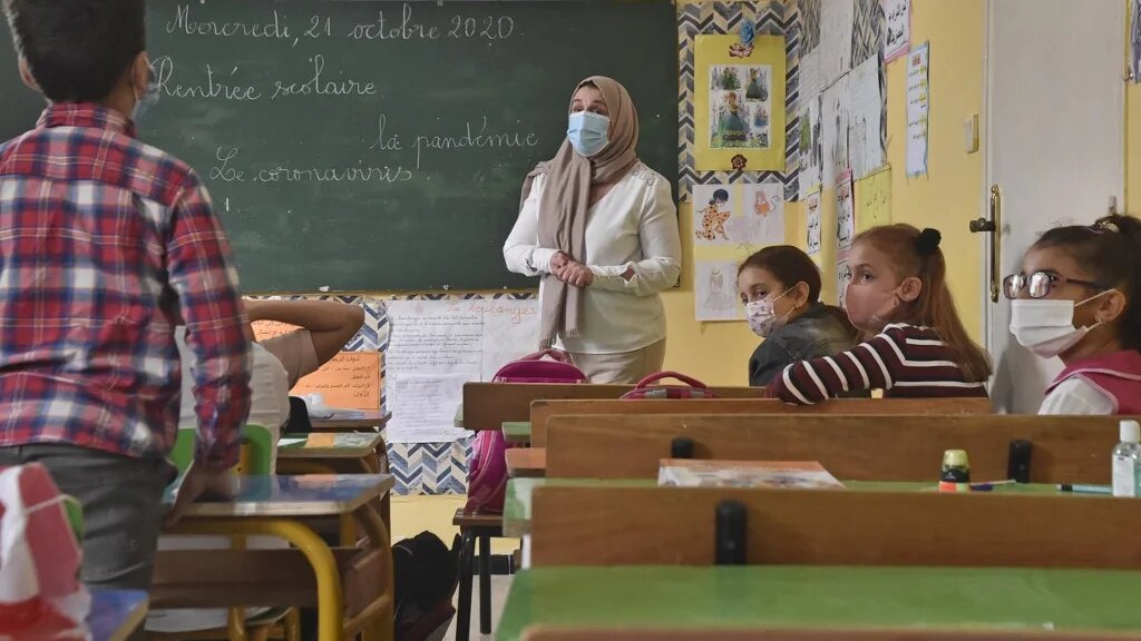 Dans l’école algérienne, « l’enfant est mis en situation d’apprentissage contraint d’une nouvelle langue, comme l’arabe conventionnel », explique Rabeh Sbaa (AFP/Ryad Kramdi)