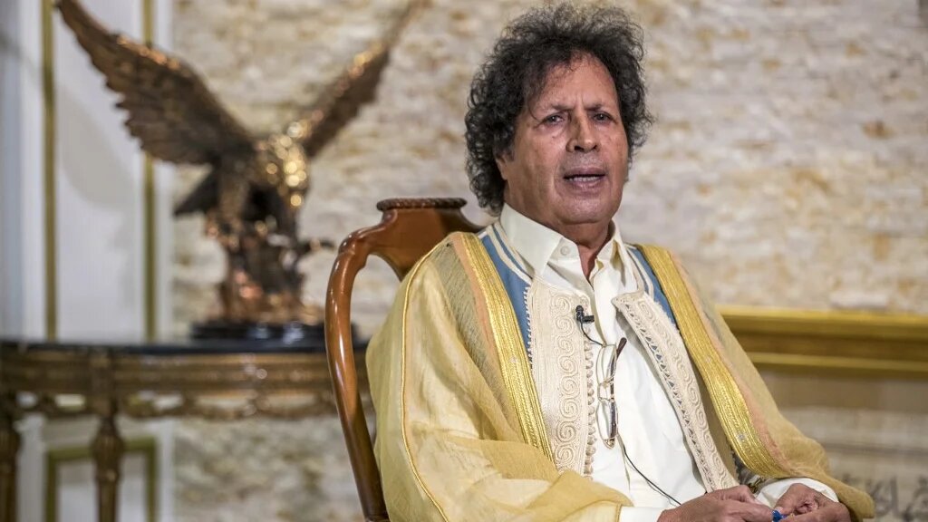 Ahmed Kadhaf al-Dam dans son appartement au Caire, le 2 novembre 2020 (AFP)