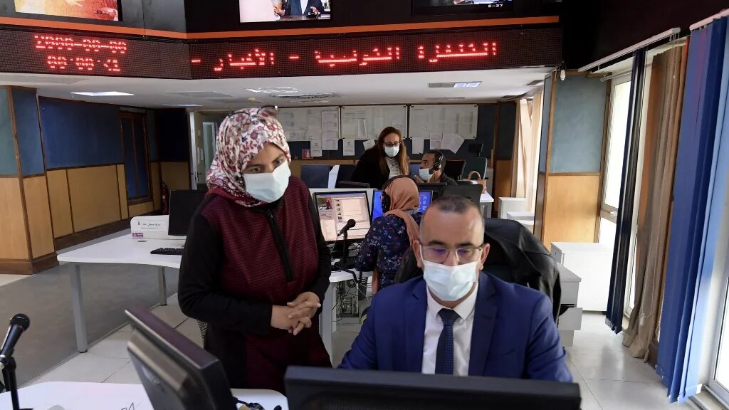 Dans la newsroom de la chaîne de télévision Wataniya, le 14 novembre 2020 (AFP)