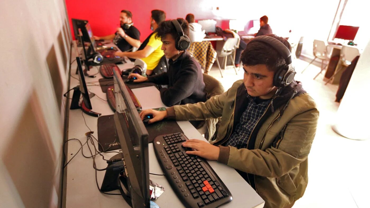 Youths play an online multiplayer game at a Tehran internet cafe on January 24, 2021 (AFP)