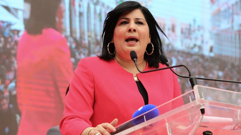 Abir Moussi séduit de plus en plus de personnes issues du camp éradicateur (qui veulent à tout prix exclure les islamistes) et une partie des déçus d’une décennie de transition démocratique (AFP)