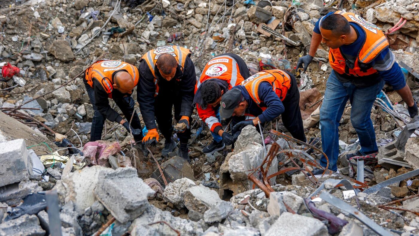 Civil defence teams search for the bodies of the Salem family under the rubble of their home destroyed by Israeli forces in the Sheikh Radwan neighbourhood of Gaza City, 7 February 2026 (Omar al-Qattaa/AFP)