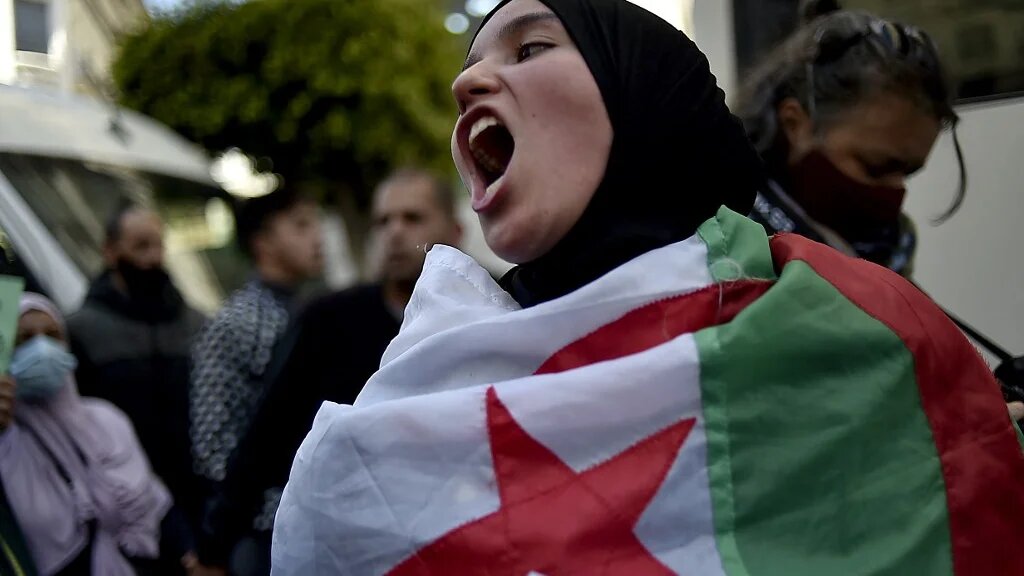 Manifestante à Alger-centre le 23 mars 2021 (AFP)
