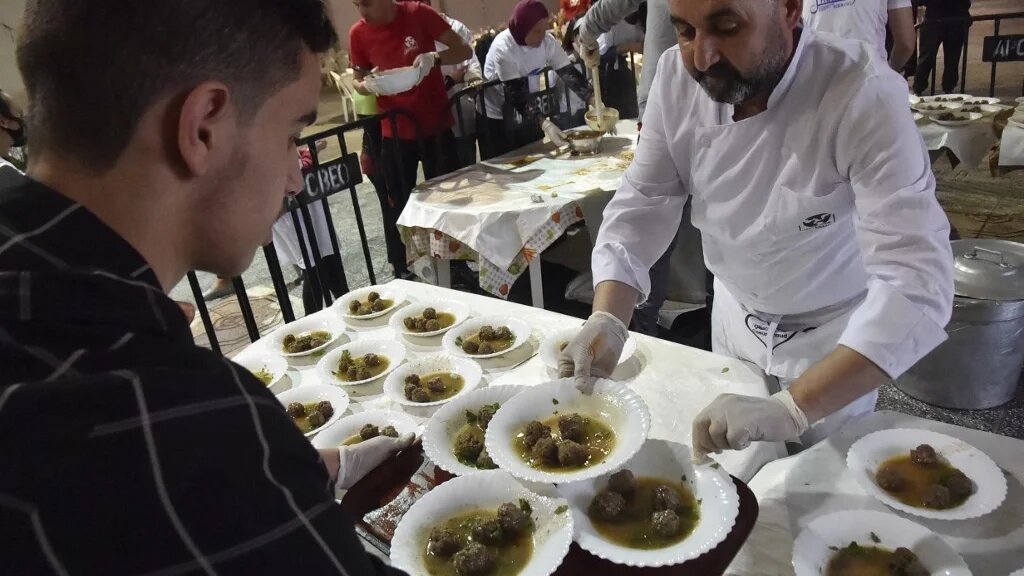 Pendant le Ramadan, nombre de familles en situation de précarité ne trouvent réconfort qu’auprès d’associations de bienfaisance (AFP)