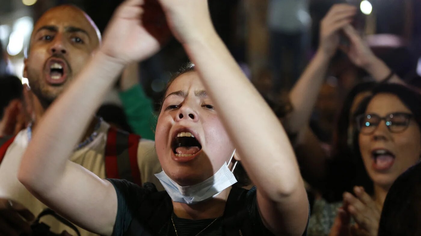 Les manifestations d’al-Aqsa attirent aussi bien des chrétiens que des musulmans, des laïcs que des religieux, des nationalistes que des islamistes. Ils viennent de Jérusalem mais aussi de Haïfa et Jaffa (AFP)