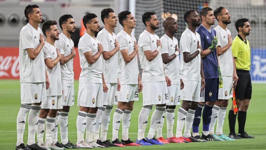 Les Chevaliers de la Méditerranée chantent leur hymne national avant un match de qualification pour la Coupe arabe de la FIFA 2021 contre le Soudan, le 19 juin 2021 (AFP/Karim Jaafar)