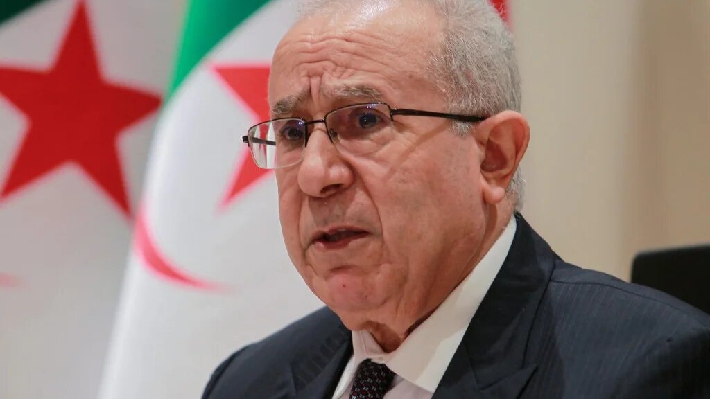 La récente nomination au poste de ministre des Affaires étrangères de Lamamra s’inscrit dans la volonté de reprise en main de la question libyenne (AFP)