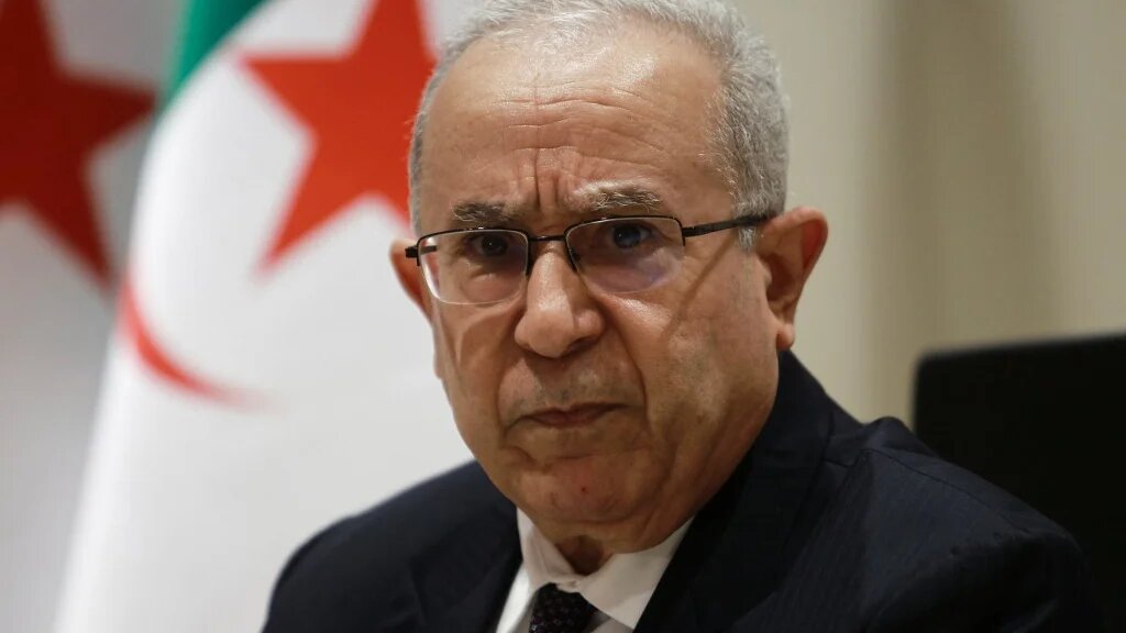 « Les autorités algériennes, surprises par ce brusque revirement de position de l’ex-puissance administrante du Sahara occidental, ont décidé le rappel de leur ambassadeur à Madrid pour consultations avec effet immédiat », a déclaré le ministère des Affaires étrangères de Ramtane Lamamra (AFP)