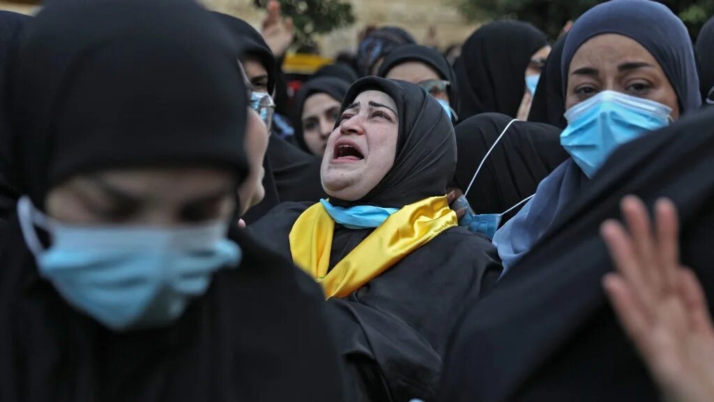 Funérailles des membres du Hezbollah tués lors d’affrontements au sud de Beyrouth, le 15 octobre 2021 (AFP/Ibrahim Amro)