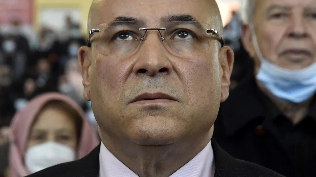 Selon Tayeb Zitouni, le secrétaire général du Rassemblement national démocratique (RND), quelque 5 000 candidats du parti ont été qualifiés lors des élections locales du 27 novembre (AFP/Ryad Kramdi)