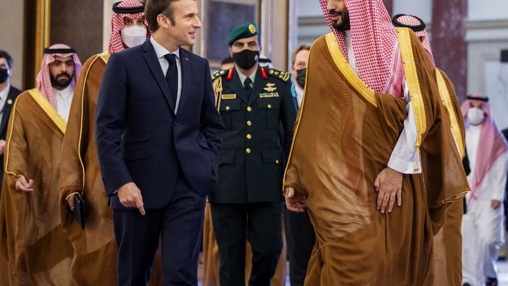 Pour l’Arabie saoudite, la France est un partenaire de poids face à l’Iran dans la mesure où la défaite de Donald Trump et la perspective d’un nouvel accord sur le nucléaire iranien ont été sources d’inquiétude à Riyad (AFP)