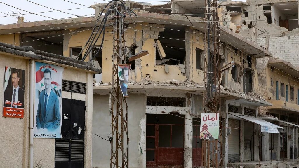 Damage pictured in a street in the Syrian town of al-Qaryatain in Homs province, on December 2021, inflicted by battles in 2015 between the Islamic State group (IS) and government forces (AFP)