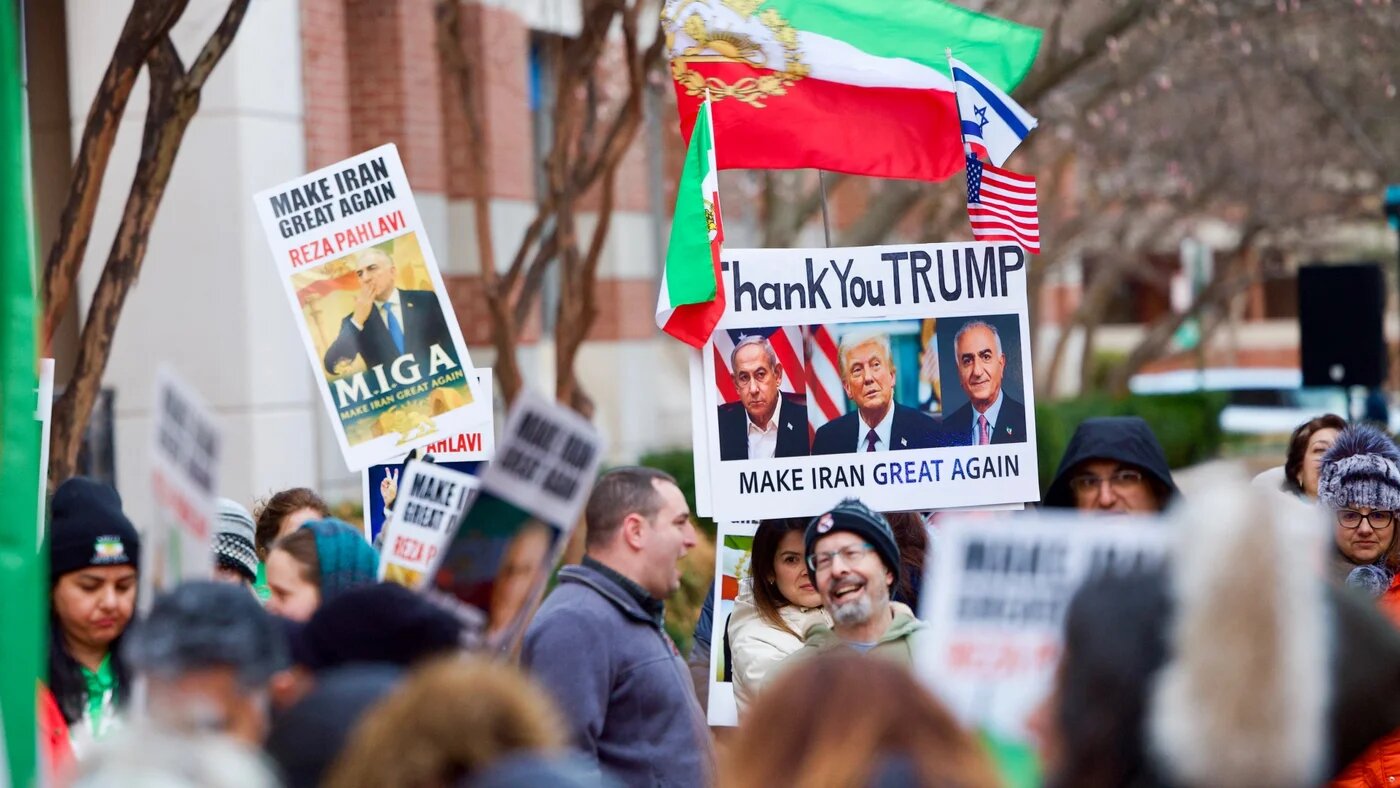 Iranian diaspora protesters hold placards of Reza Pahlavi alongside Trump and Netanyahu at a demonstration outside the Iranian Interests Section in Washington on 17 March 2026 (Amid Farahi/AFP)