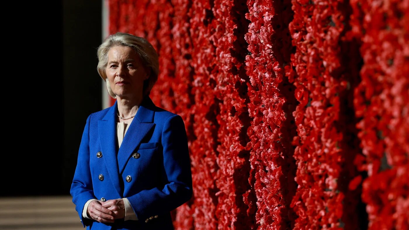 European Commission President Ursula von der Leyen visits the Roll of Honour during her tour of the Australian War Memorial in Canberra on 24 March 2026 (AFP/David Gray)