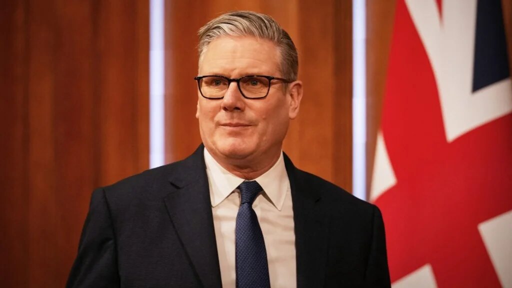 British Prime Minister Keir Starmer arrives for a press conference to update on the latest situation in the Middle East and how the government is supporting families at home at 10 Downing Street in London, on April 1, 2026.