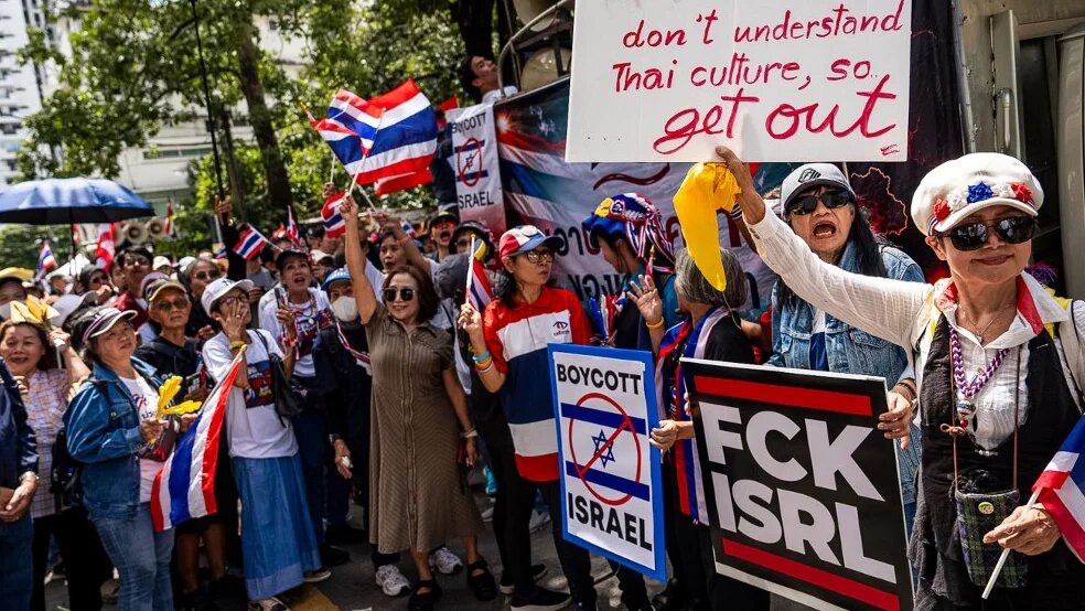 Members of the Network of Students and People for Reform of Thailand hold placards during a rally outside the Israeli Embassy in Bangkok, 10 September 2026 (Arnun Chonmahatrakool/Thai News Pix/AFP)
