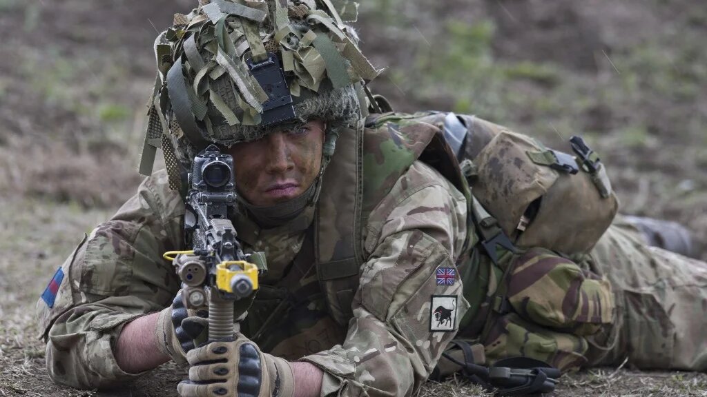 Un soldat de l’OTAN pendant un exercice militaire en Roumanie, le 21 avril 2015 (AFP/Daniel Mihailescu)