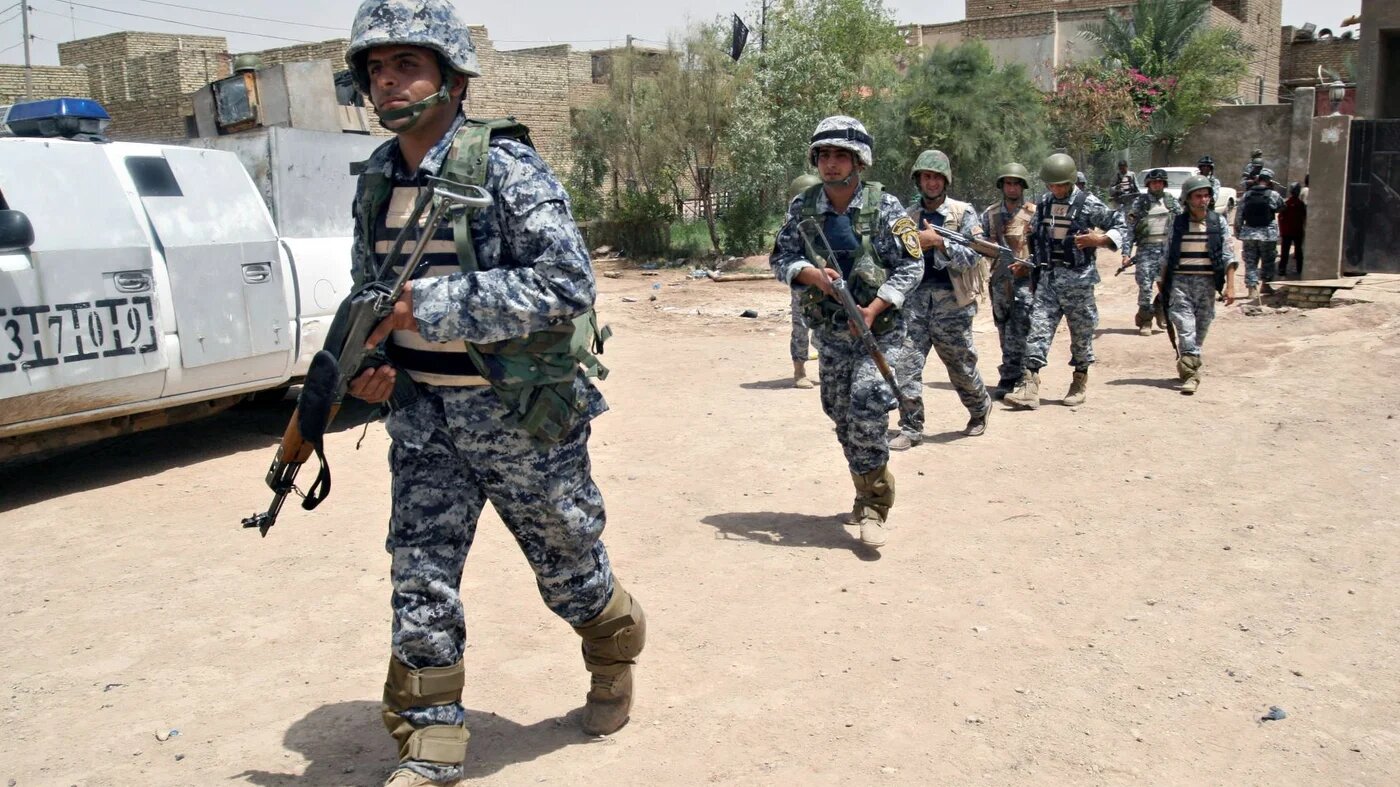 Iraqi police patrol the streets of Amara in Maysan province, 365 kilometres south of Baghdad, on June 19, 2008 (AFP)