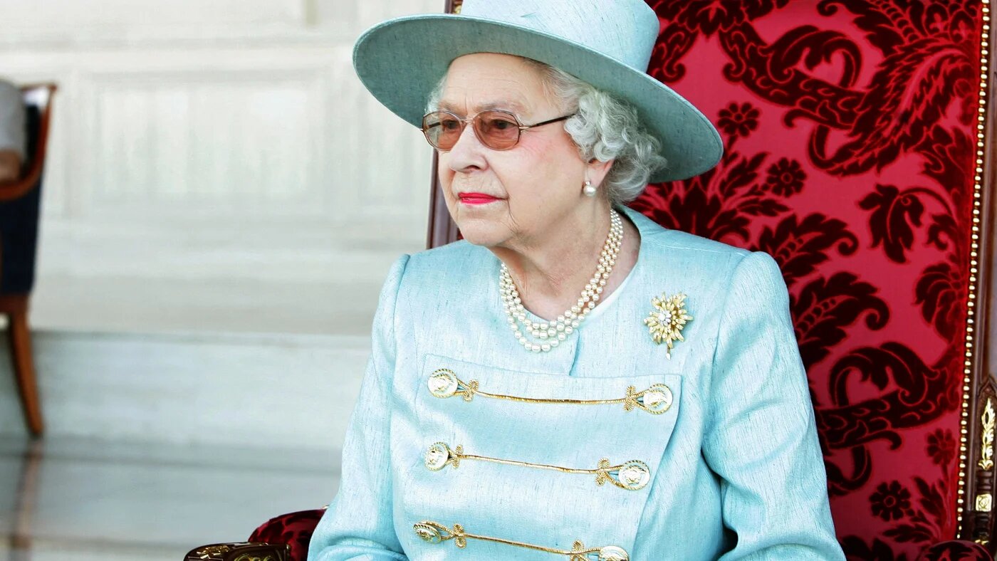 Queen Elizabeth II attends an equestrian show which included the Omani Royal Cavalry, in the presence of Oman’s leader Sultan Qaboos bin Said (unseen), at Madinat al-Hidayat on 27 November 2010 in Muscat (AFP)