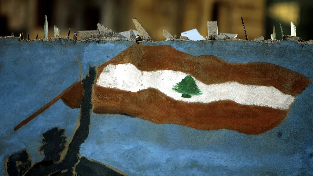 Graffiti dépeignant la révolution du Cèdre de mars 2005, dans une rue de Beyrouth (AFP)