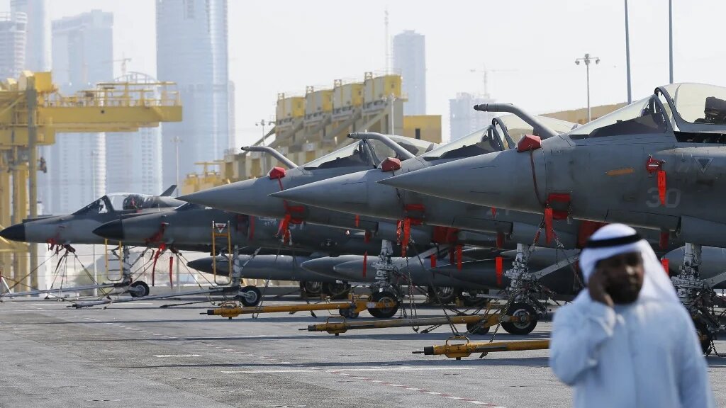 Début décembre, le président Emmanuel Macron a conclu la vente de 80 Rafale aux Émirats arabes unis pour un montant de 16 milliards d’euros (AFP/Karim Sahib)